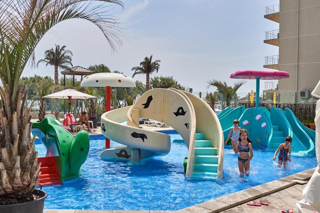 Coral Aparthotel Pool & Spa Mamaia Nord Năvodari Buitenkant foto