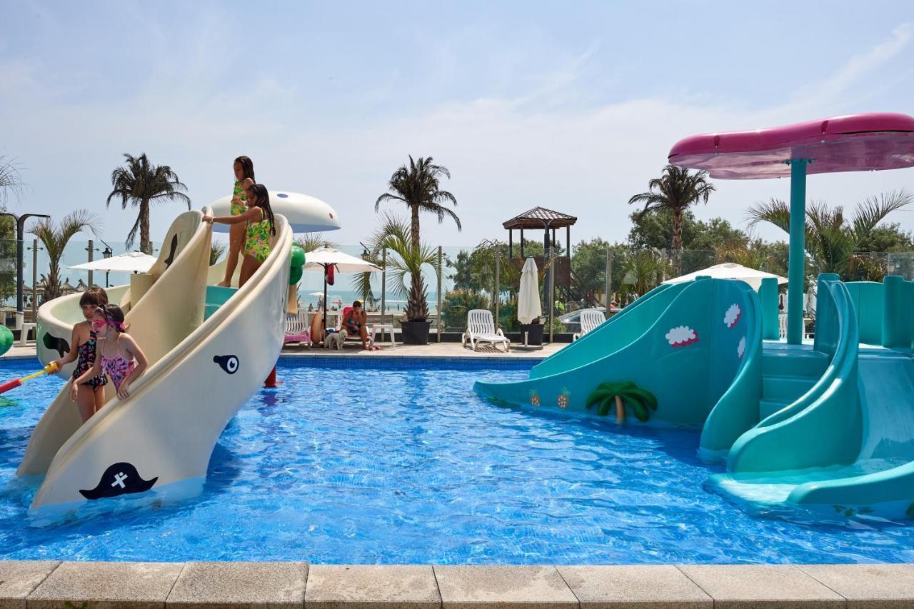 Coral Aparthotel Pool & Spa Mamaia Nord Năvodari Buitenkant foto